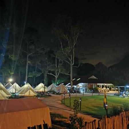 Отель Gopeng Glamping Park Экстерьер фото